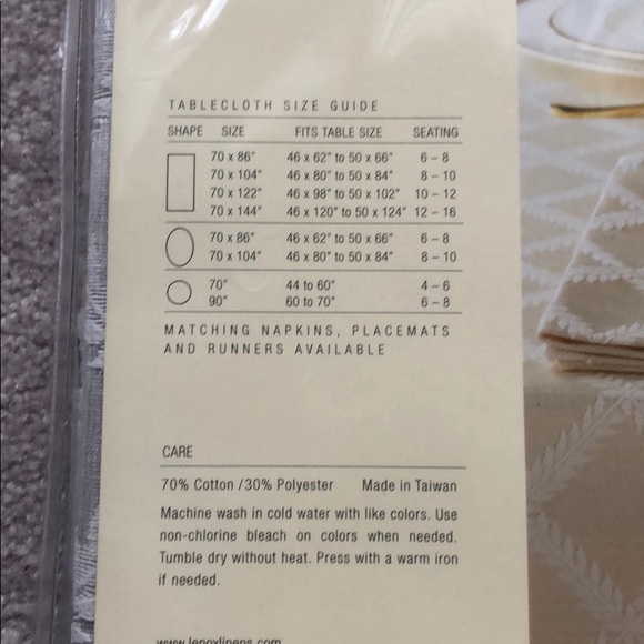 Lenox Laurel Leaf Oval Tablecloth 70”x104” Holiday - Picture 3 of 5